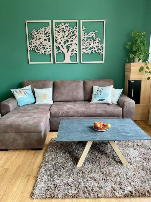 2-Zimmer Zentral In Ferdinandshof, Wlan Modern Esterno foto