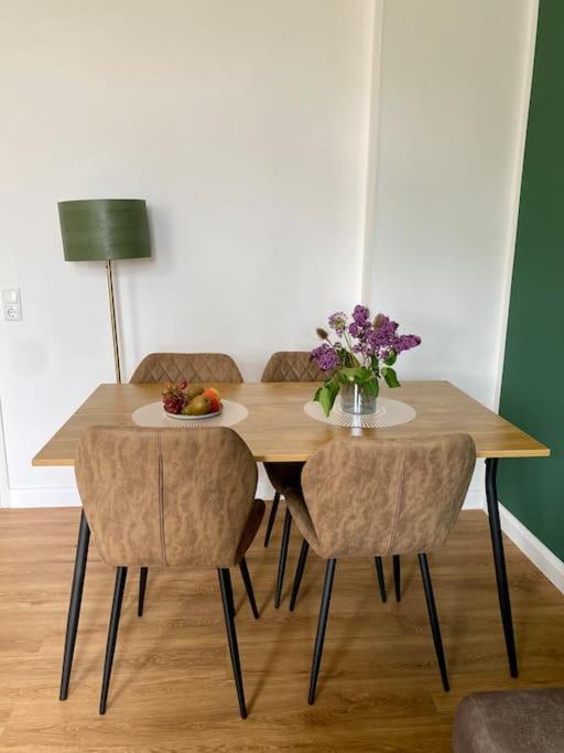 2-Zimmer Zentral In Ferdinandshof, Wlan Modern Esterno foto