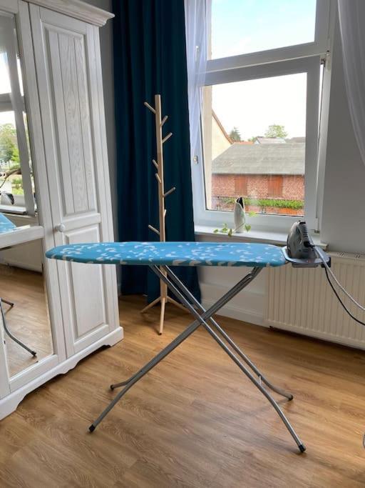 2-Zimmer Zentral In Ferdinandshof, Wlan Modern Esterno foto